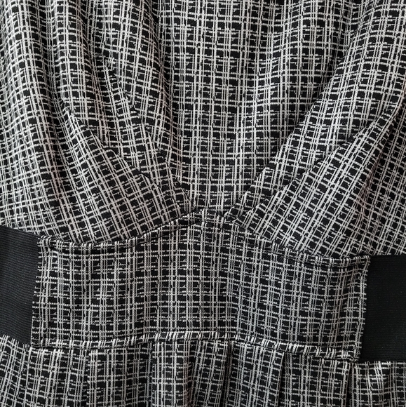 Ricki's Sleeveless Midi Fitted Black & Silver Dress with pockets size 18 - Picture 4 of 8